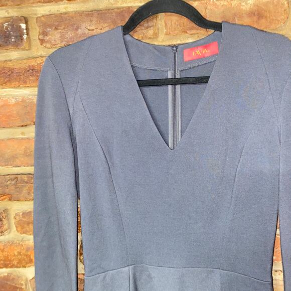 LaVia 18 Gray Italian Long Sleeve Sheath V-Neck Dress Women's Size 40 US 6 - Picture 2 of 8